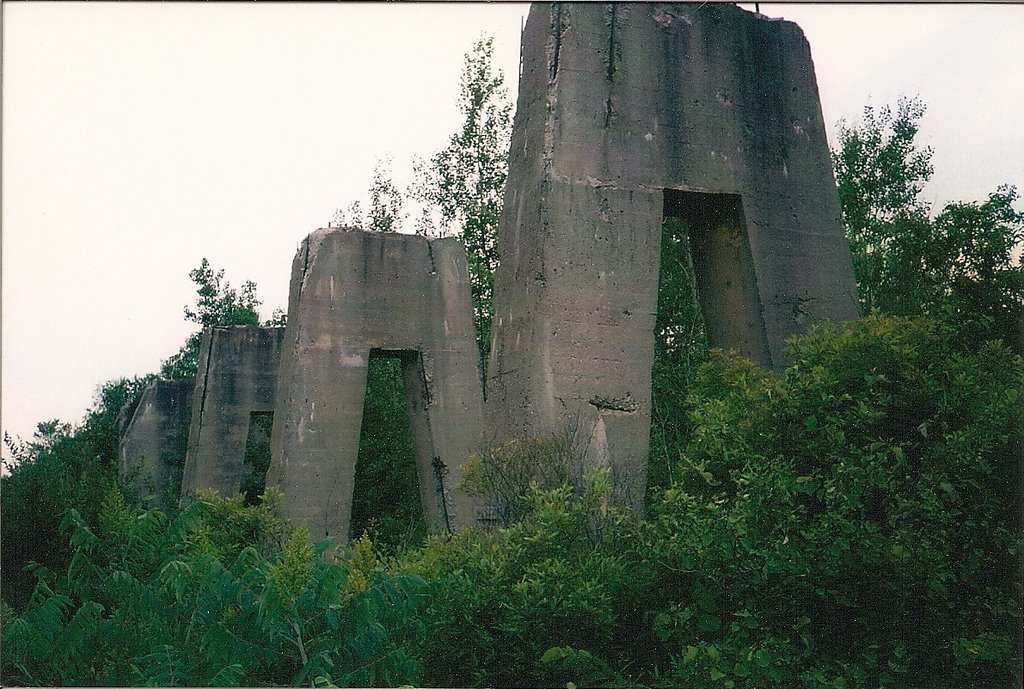 Old Coal Tipple, 2002