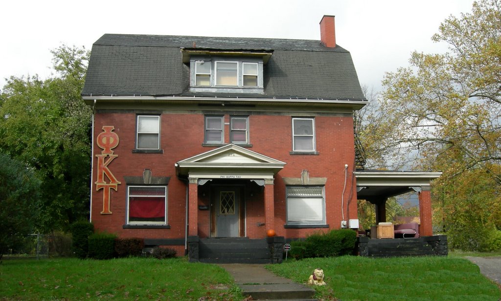 Phi Kappa Tau Fraternity House (Gamma Pi Chapter)