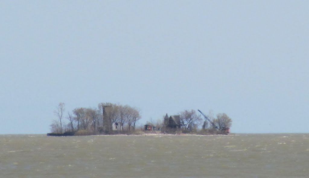Turtle Island Light and abandoned houses
