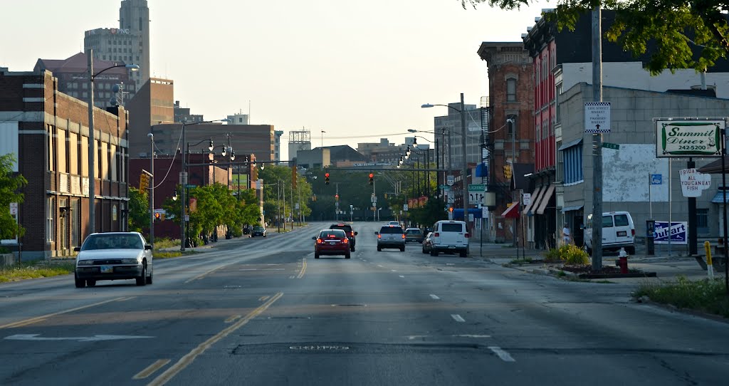 North Summit Street