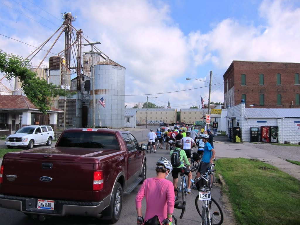 GOBA pauses for Freight Train in Mt Victory, OH