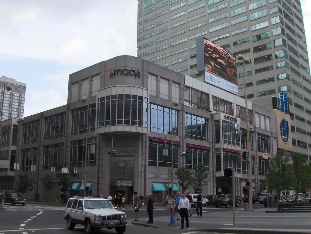 Macys Fountain Place, GLCT
