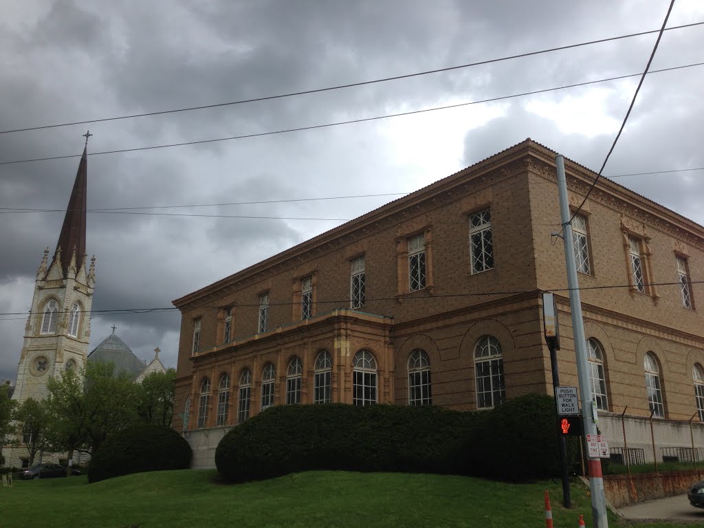 Cincinnati & Suburban Bell Telephone Building - Madcap Puppet Center