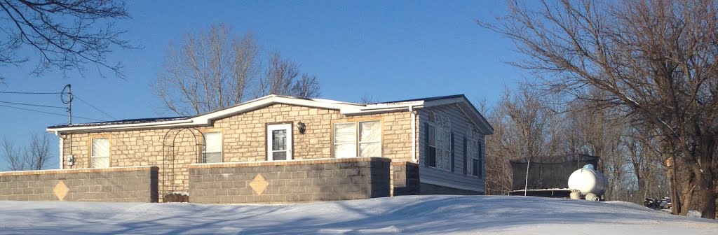 Mobile home made to look like it was made of stone.