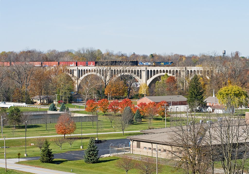 Eastbound CSX Q234 crosses over the Big Four Bridge