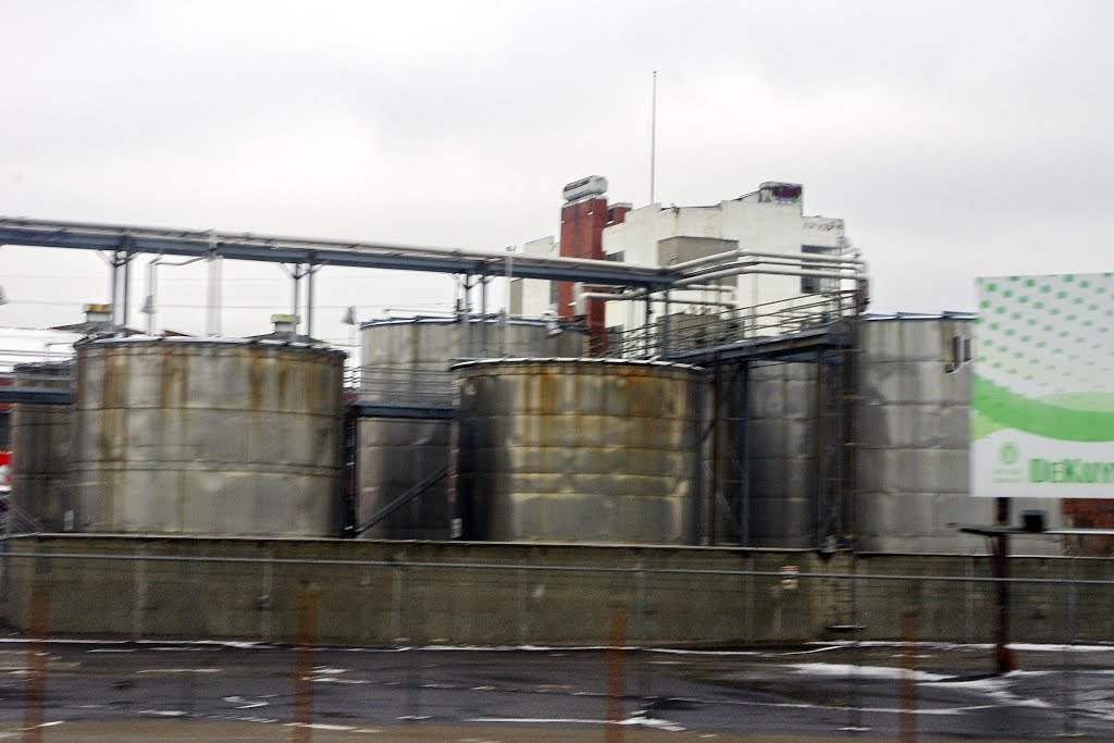 2012 12-27 I-75 southbound - bourbon tanks