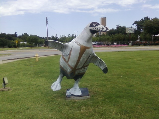 THIS IN NOW THE RUNNER PENGUIN