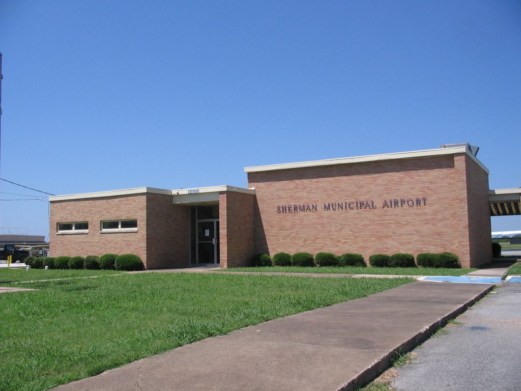 Airport Exterior, Sherman