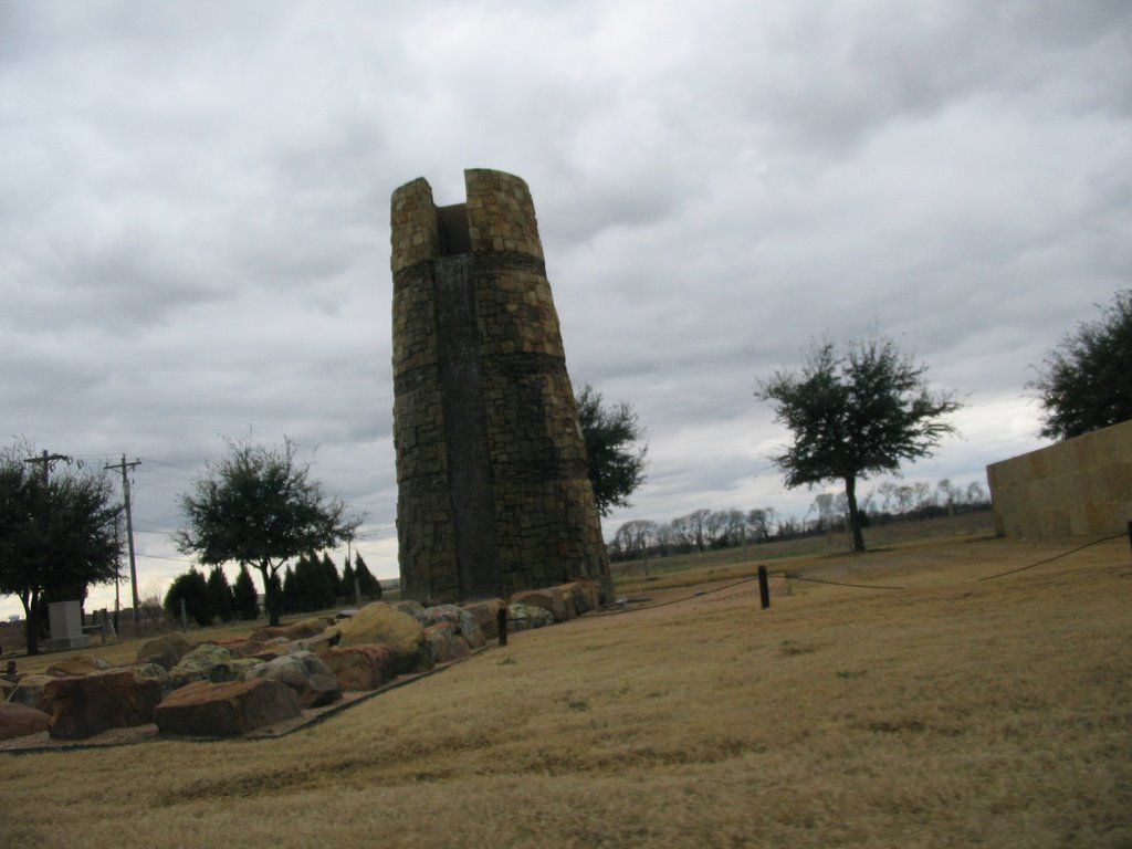 Native American tower on Plano Parkway
