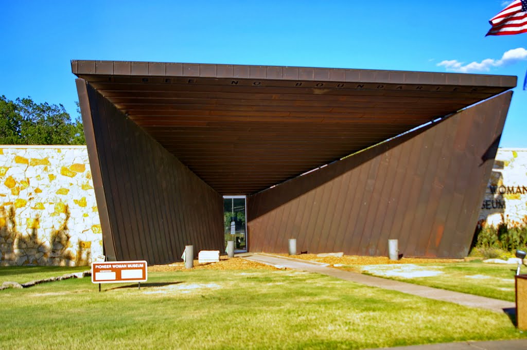 2011, Ponca City, OK, USA - Pioneer Woman monument - museum