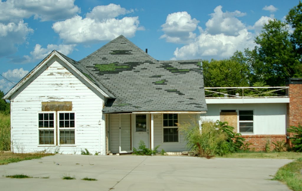 2011, Ponca City, OK, USA - S 14th St.