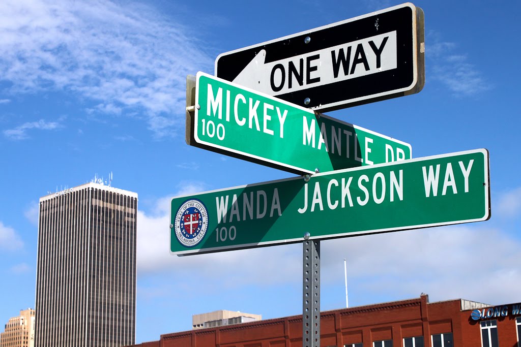 Mickey Mantle Dr. / Wanda Jackson Way