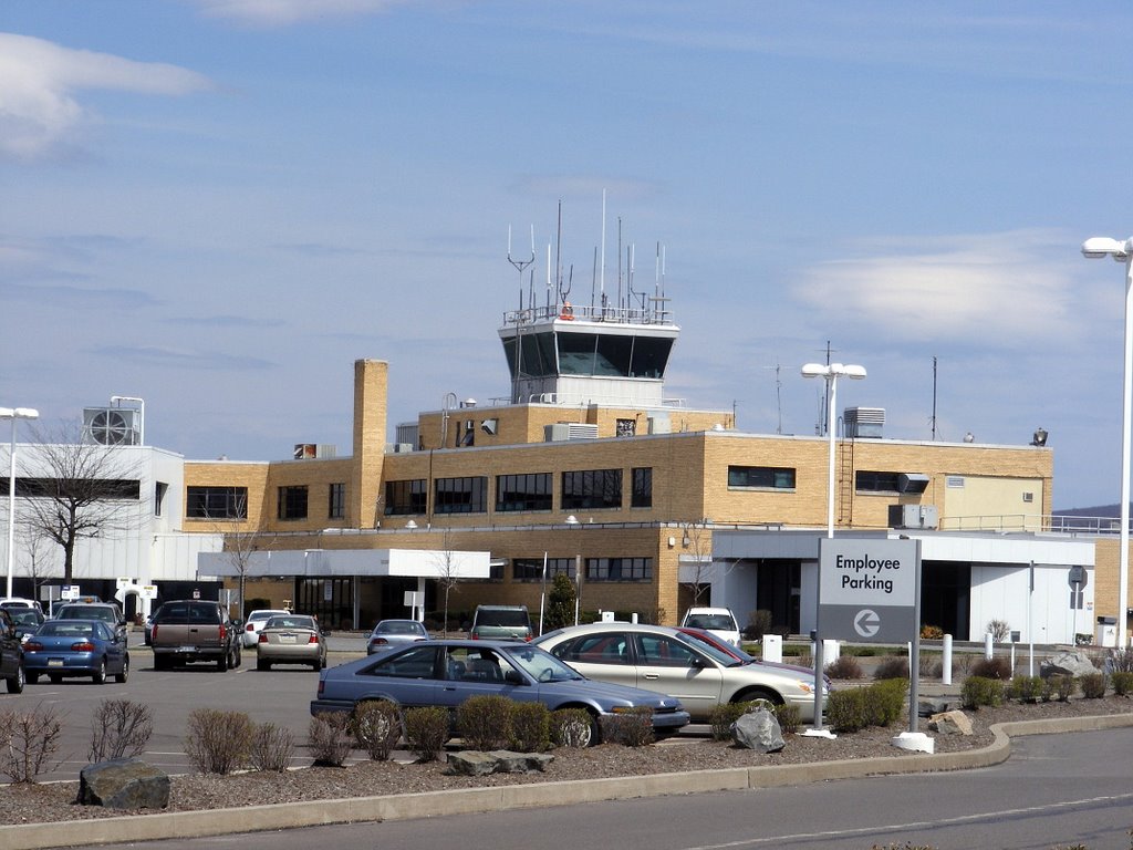 Wilkes-Barre/Acranton International Airport (AVP/KAVP) Control tower and old terminal