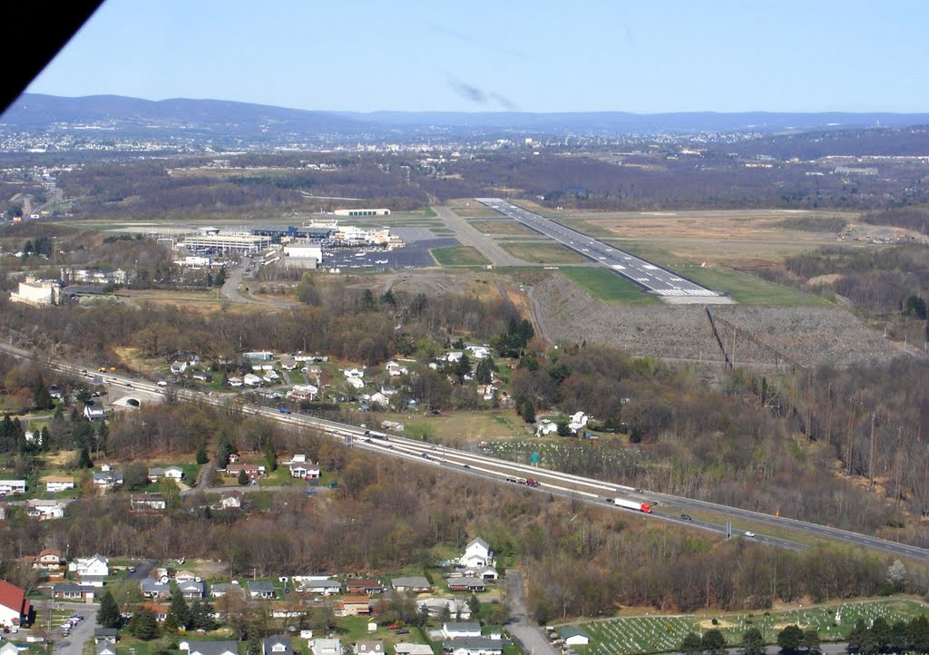 Turning on final to Wilkes-Barre/Scranton International Airport (AVP/KAVP)