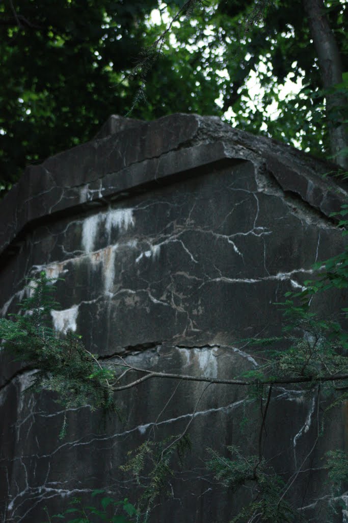 Laurel Line bridge abutment, Avoca