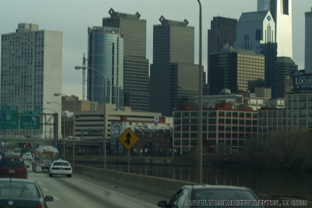 CENTER PHILLY SEEN FROM SCHUYKILL EXPY