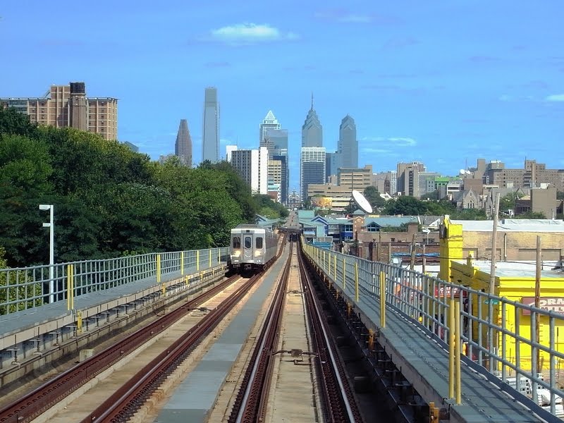 on SEPTA EL, above Market St., center city is ahead to the east