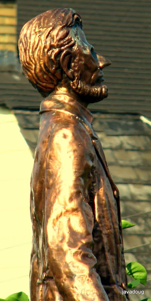Brass Lincoln statue Wilkinsburg