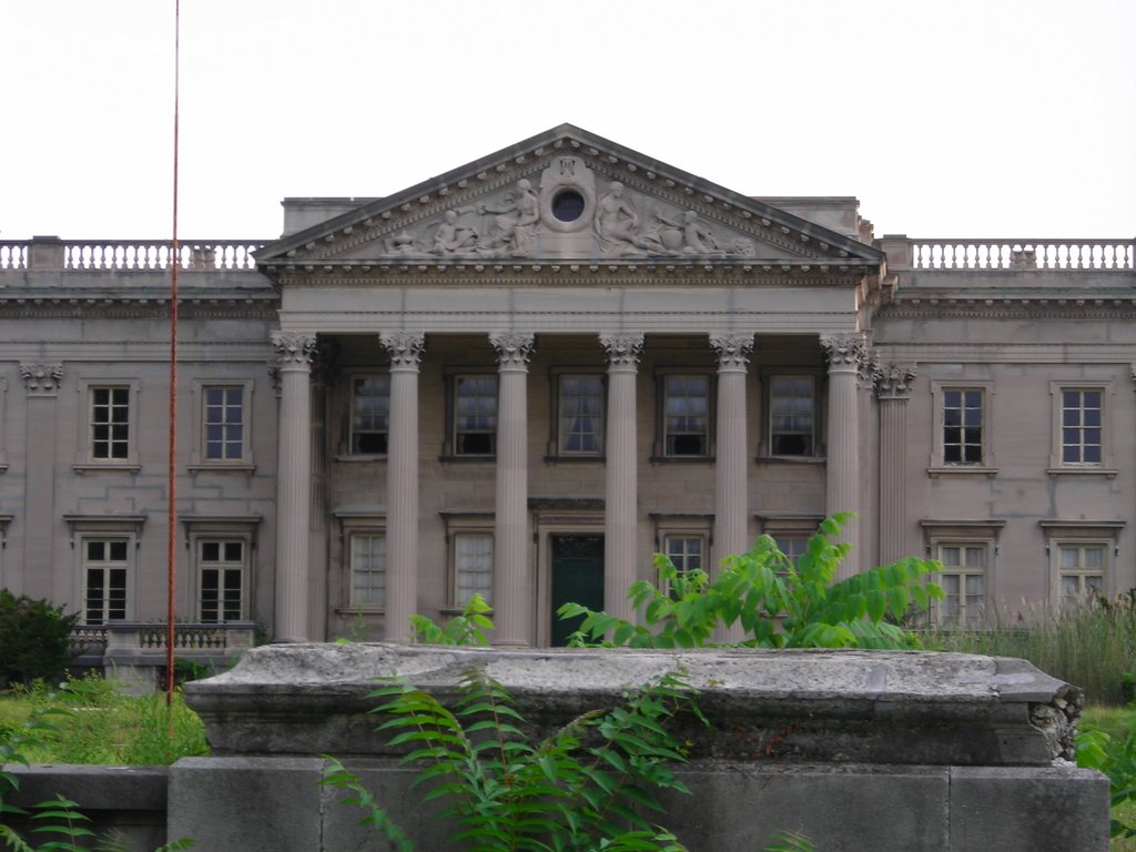 Lynnewood Hall Close Up