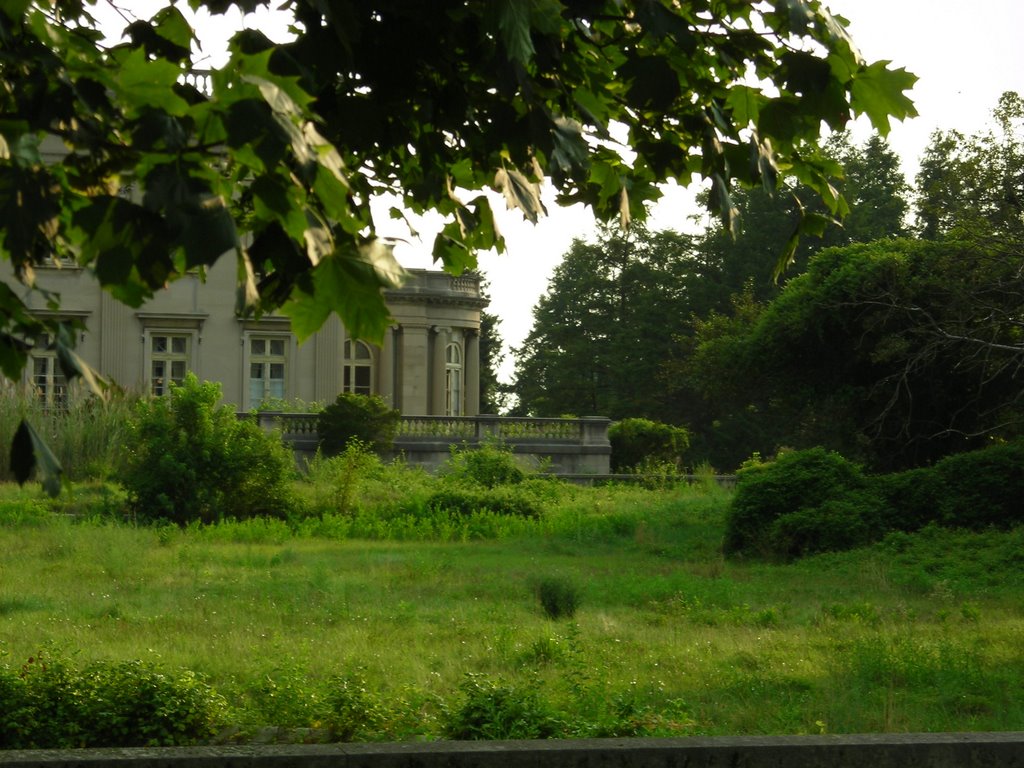 Lynnewood Hall Side Shot