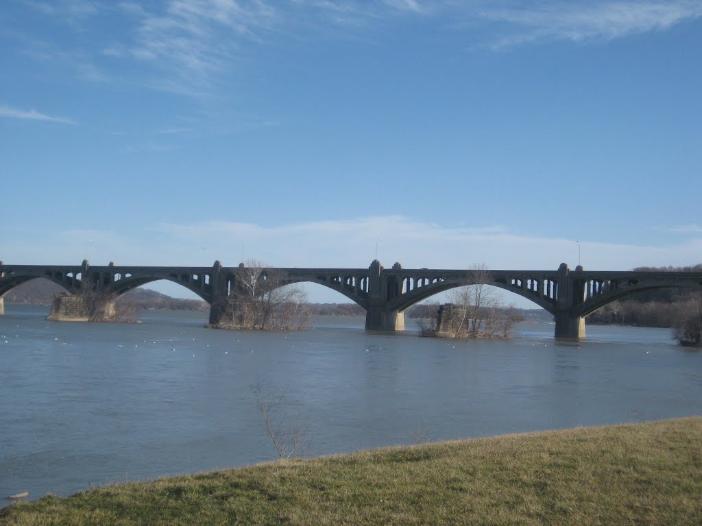 Veterans Memorial Bridge