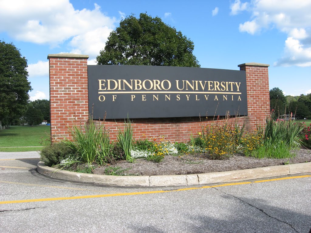 Edinboro University of Pa, Edinboro, PA - ENTRANCE US RT.6
