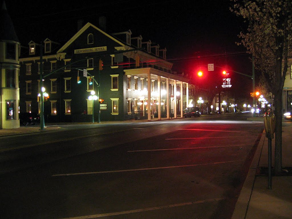 Lewisburg Hotel (night)
