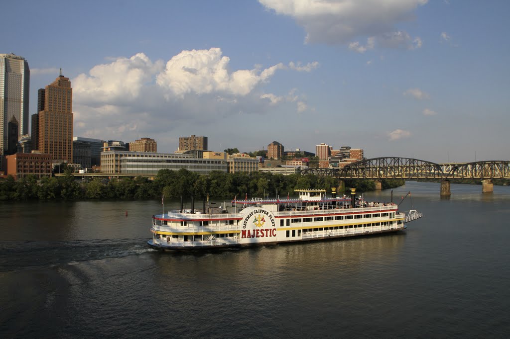 Pittsburgh Paddle steamer Majestic and Liberty Bridge