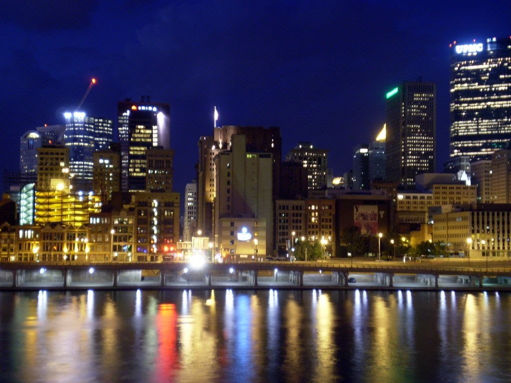 Night view of the downtown Pittsburgh from Station Square