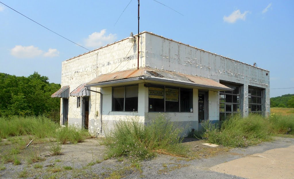 Frosty Bear Drive-in ice cream stand & gas station, Historic Lincoln Highway, Schellsburg, PA