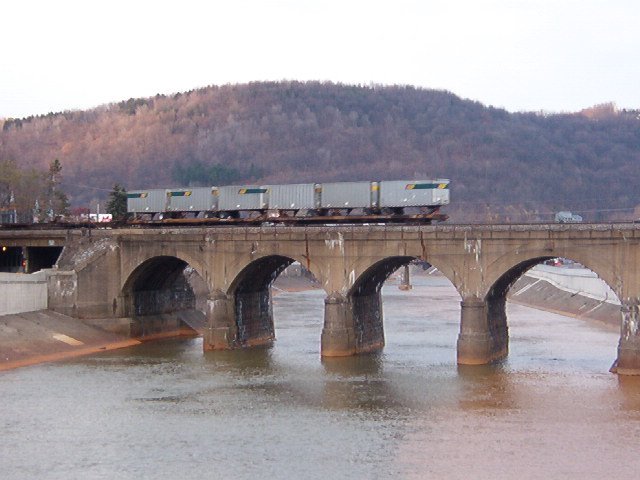 Johnstown Stone bridge train on bridge
