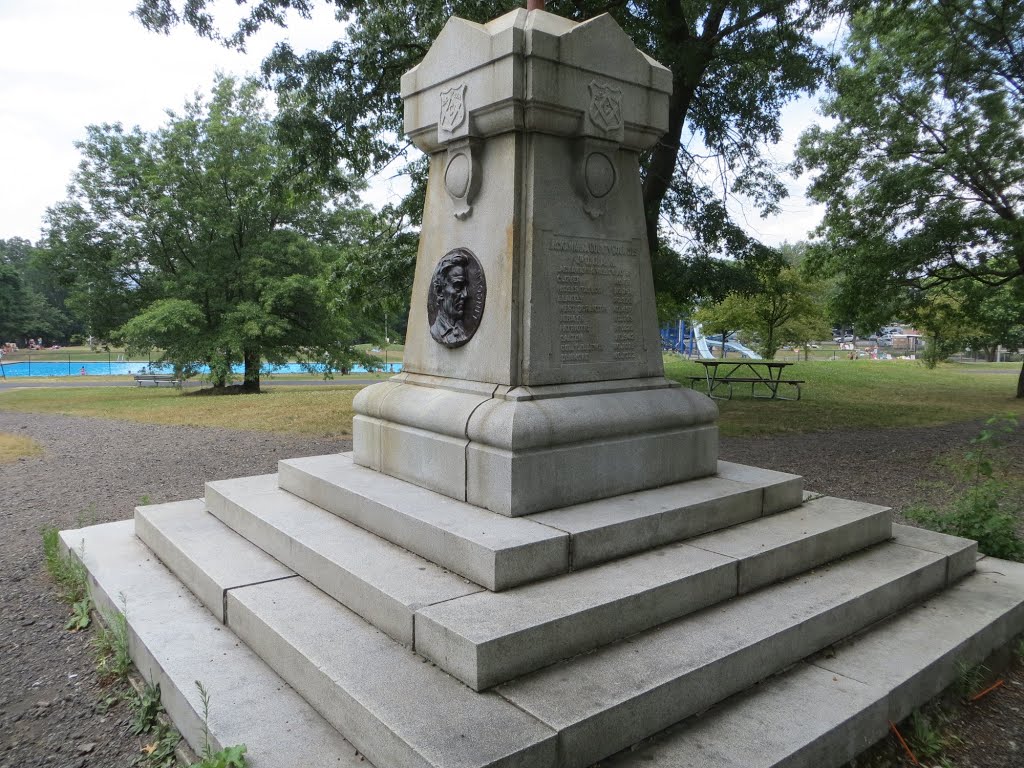 Lincoln Memorial in Nay Aug Park