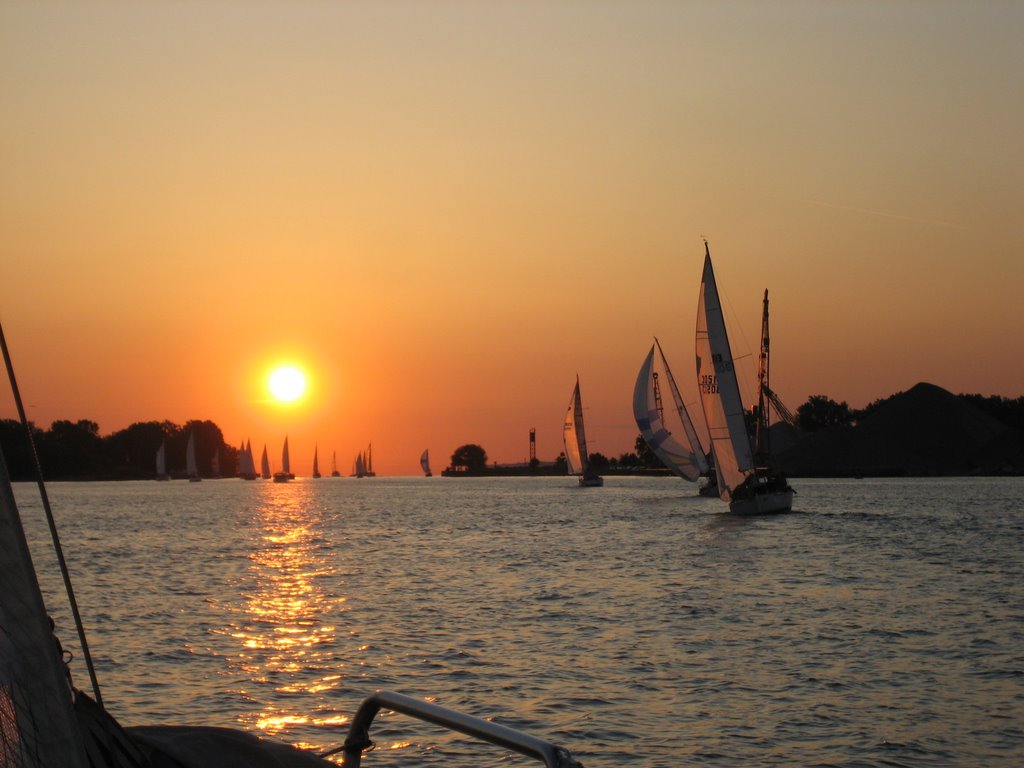 Race Start, Sunrise at Erie PA - Lake Erie Interclub