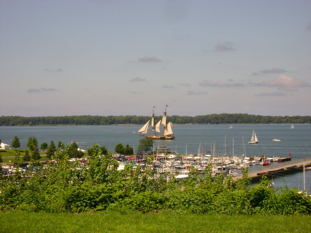 Flagship Niagra sailing on the bay