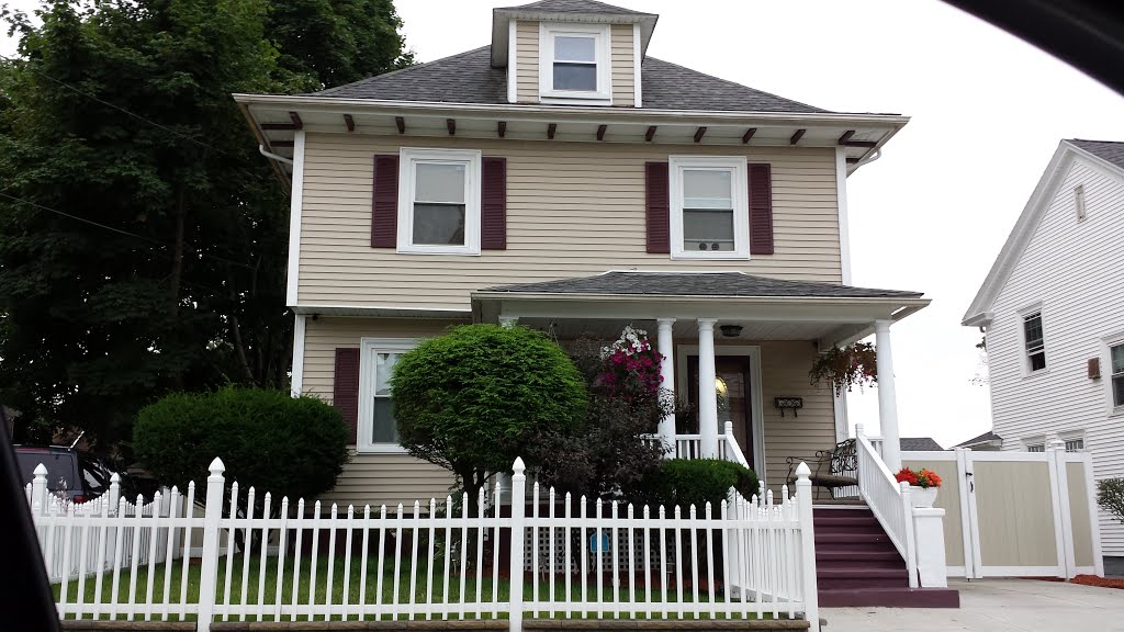 120 Gallatin St Providence, RI 02907
