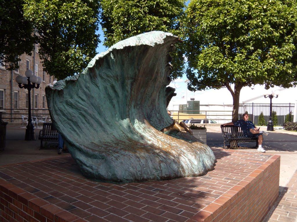 Newport - The Wave by Kay Worden