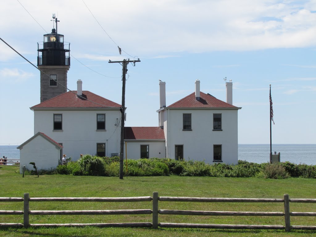 Beavertail Lightouse from North