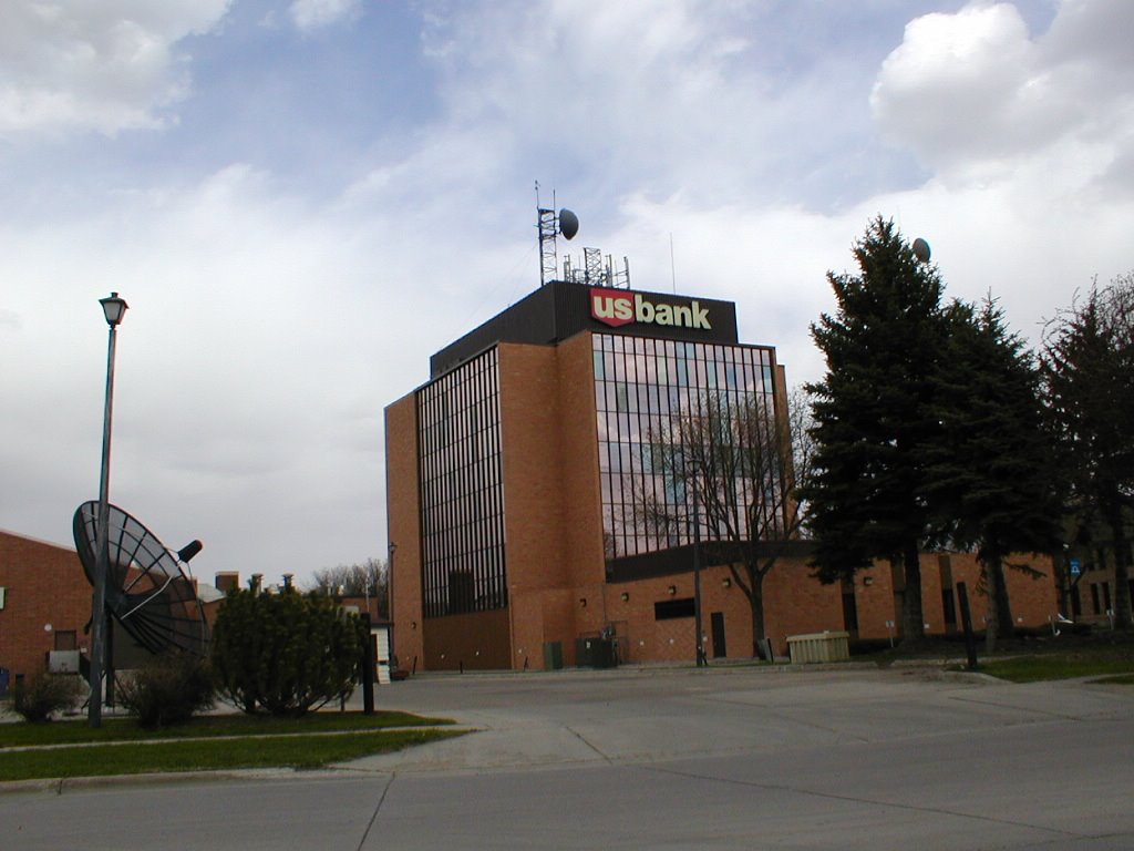 US Bank building, DeMers Ave