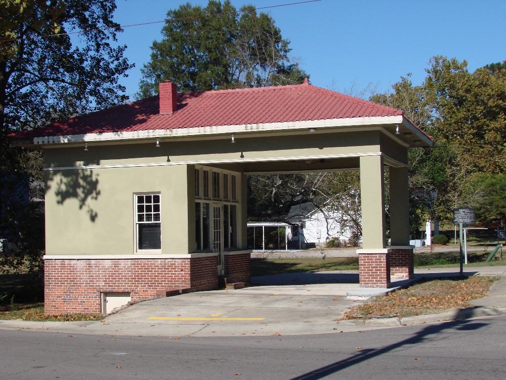 *Old Gas Station (circa 1919), Aberdeen NC