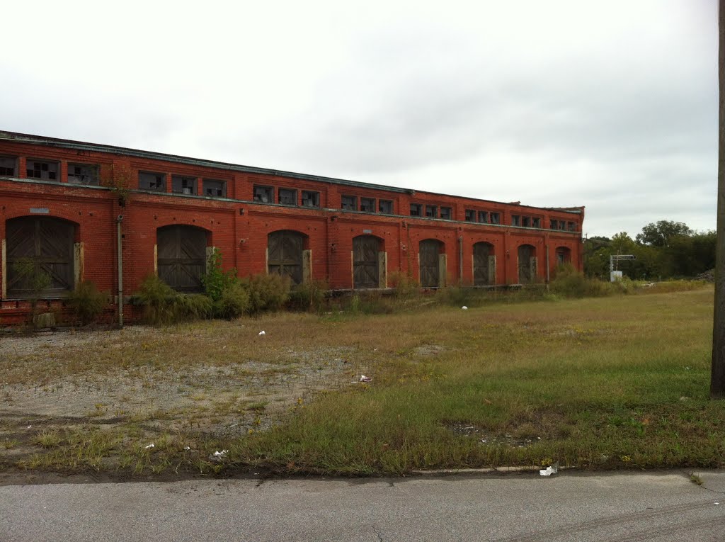 Oct 2013 on NS Railroad.  Freight House.
