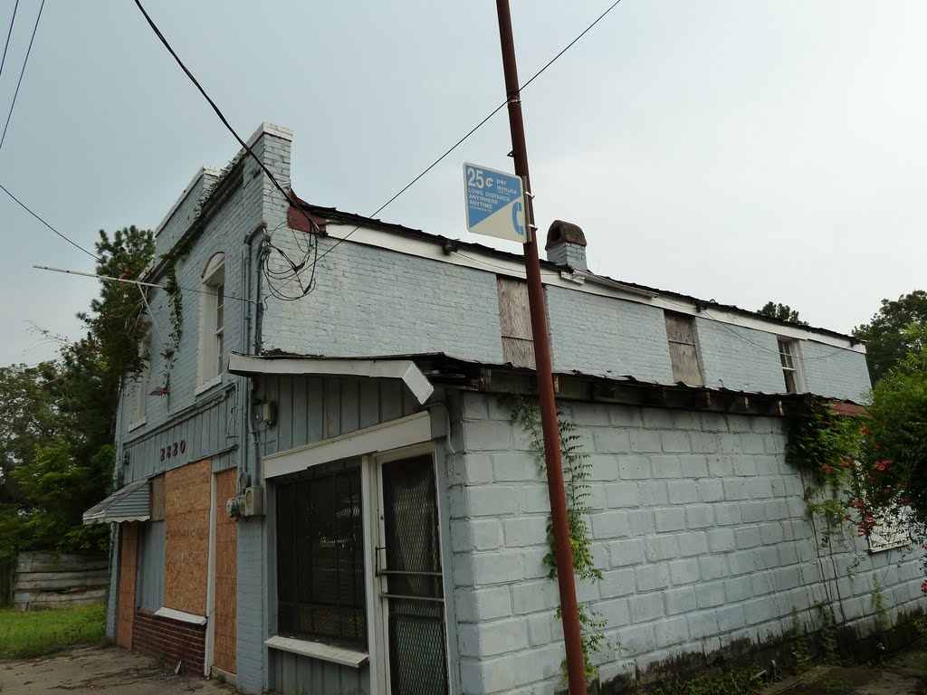 ramshackle building, partially boarded-up and with trumpet creeper vines growing and flowering upon it, but hey, you can make long-distance calls, anywhere, anytime, for only 25¢ per minute, so thats something, 7-13-11