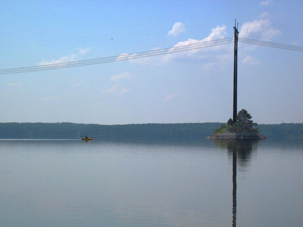 Power island in Falls Lake