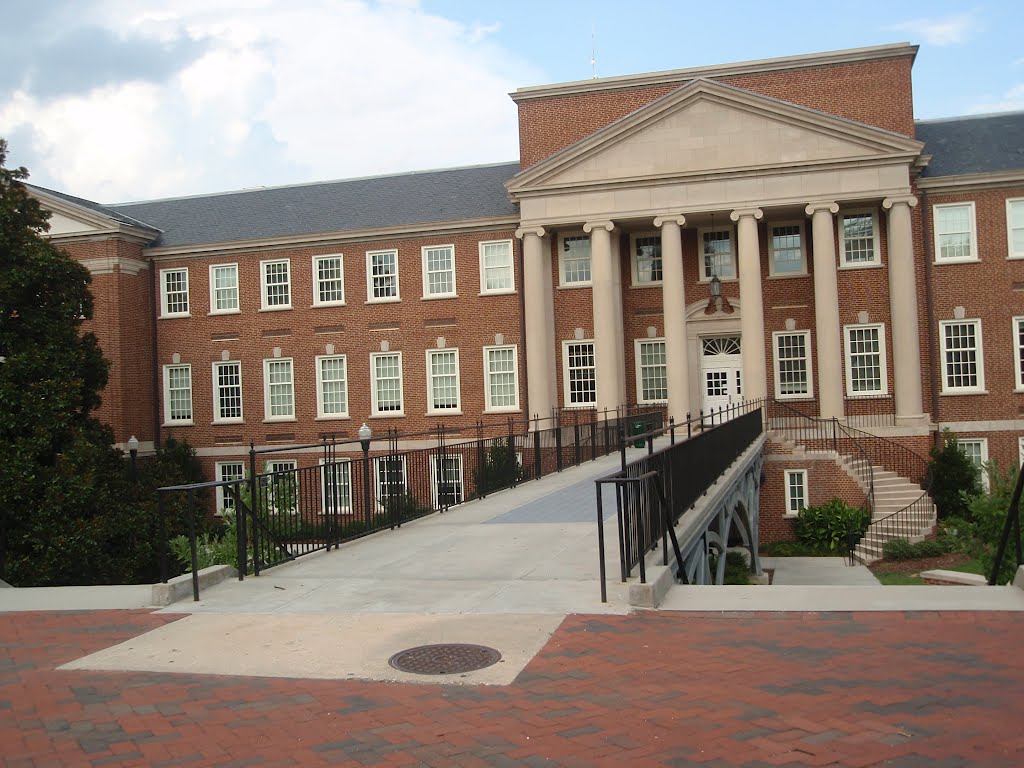 UNCG Mary Macy Petty Building