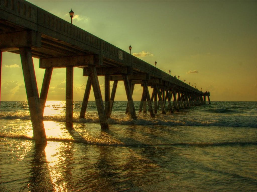Sunrise at Johnnie Mercers Pier