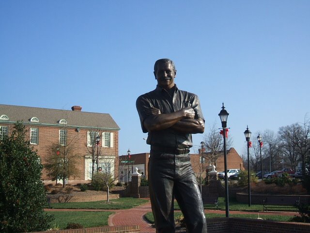 earnhardt statue