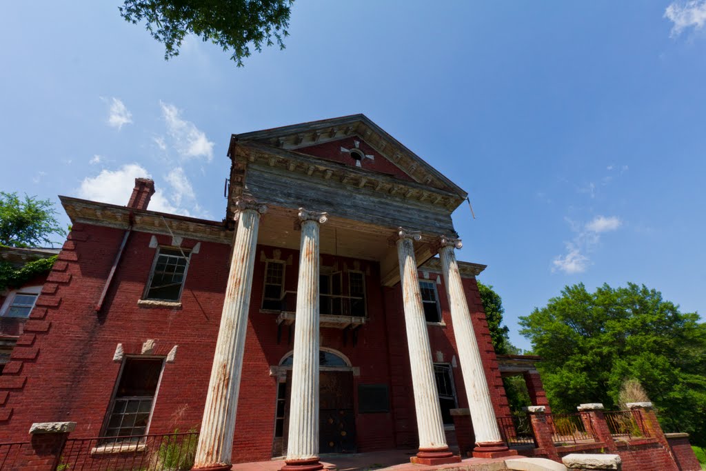 Main building at Stonewall Jackson School