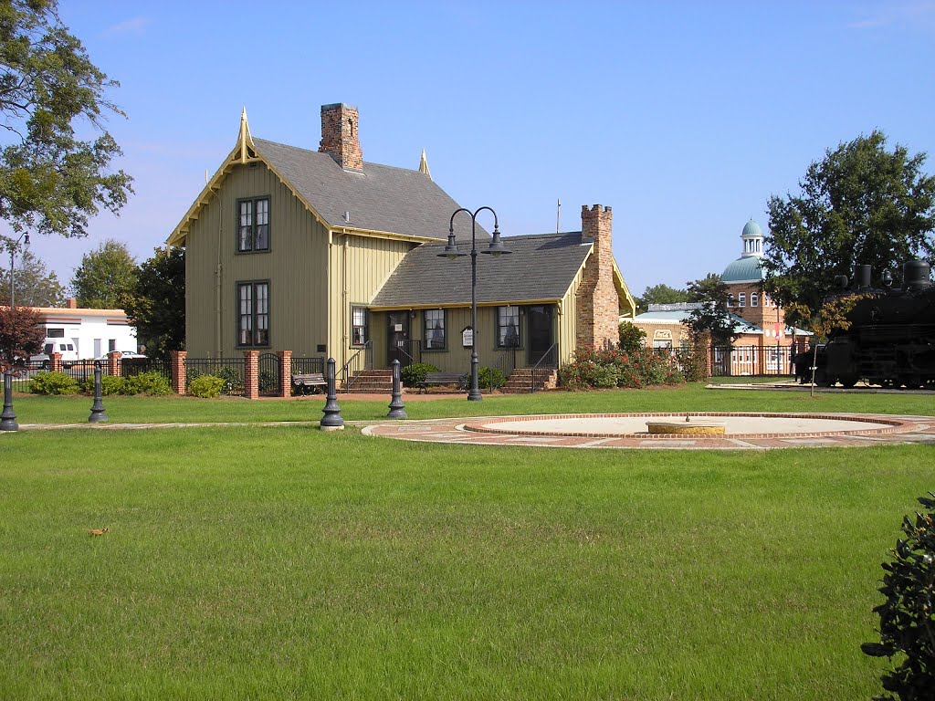 RR House & Steam Engine at Depot Park