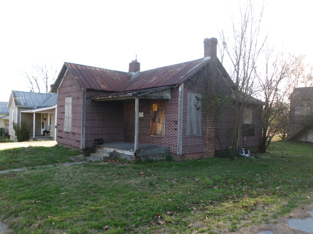 Houses of Hard knocks  Old Redding Dr.