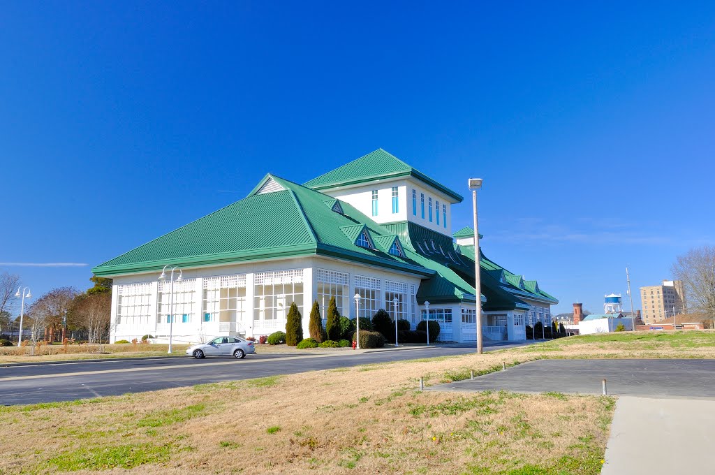 NORTH CAROLINA: ELIZABETH CITY: Museum of the Albemarle, 501 South Water Street end view