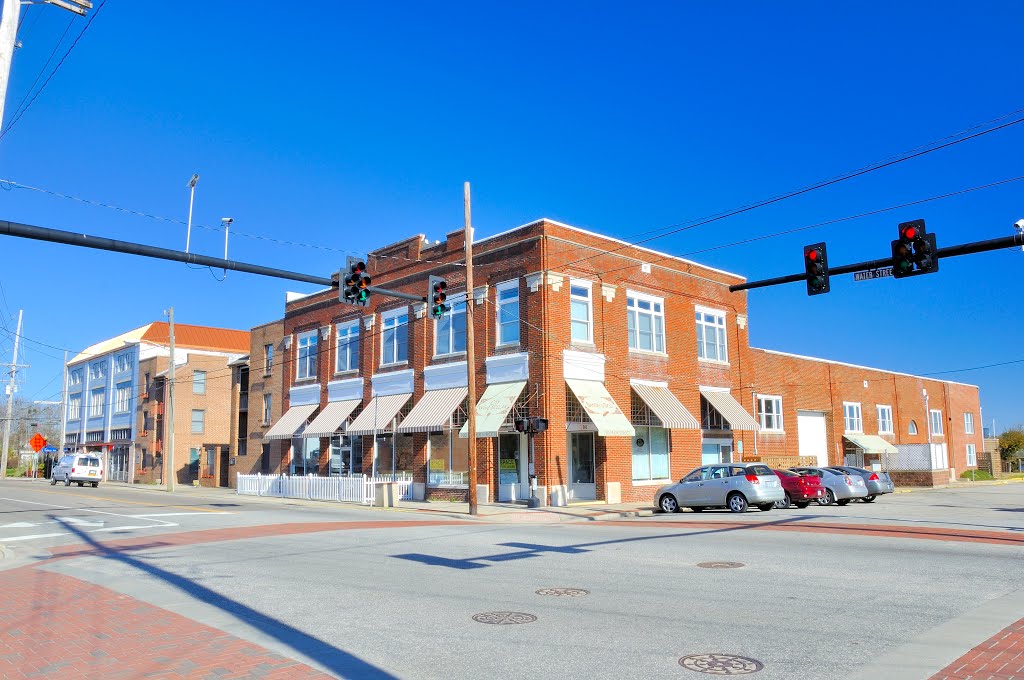 NORTH CAROLINA: ELIZABETH CITY: old Willis S. Wright Auto Company, 700 East Main Street